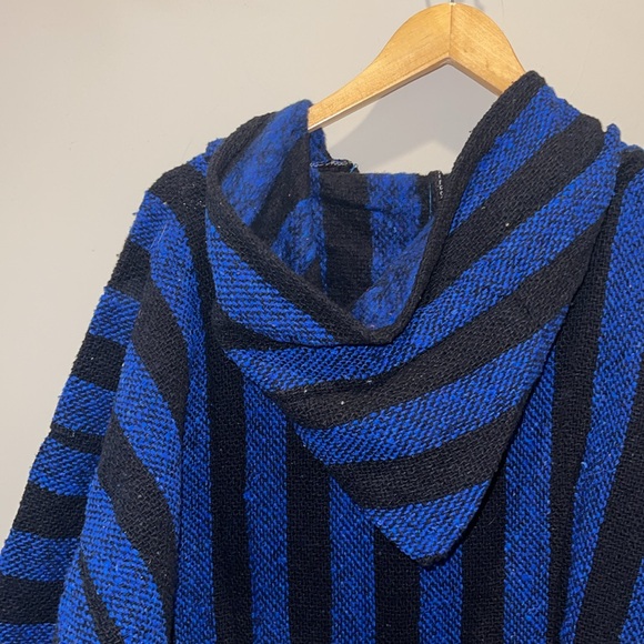 ARTESANIAS Mexican Poncho - Picture 5 of 7